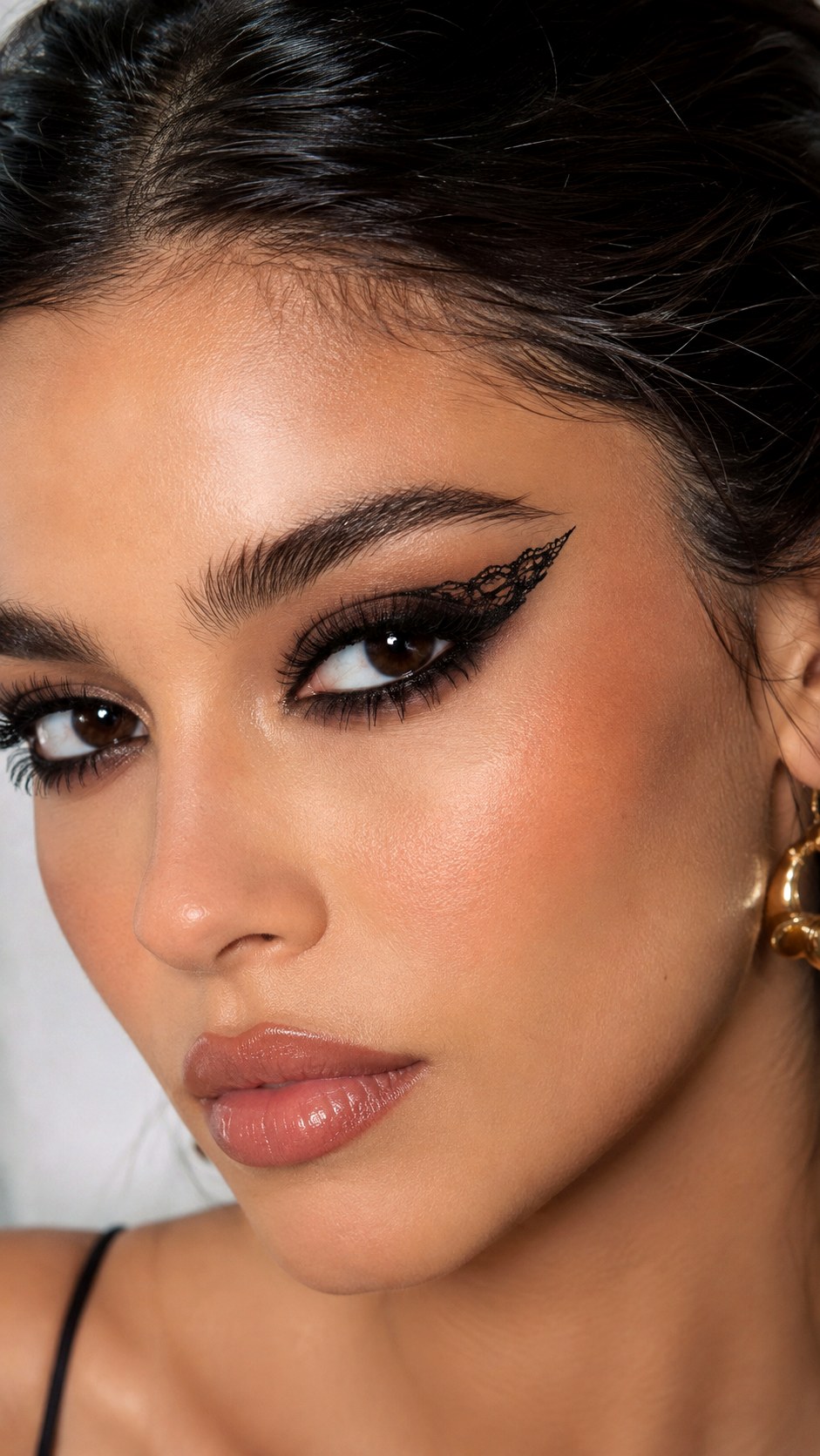 Black Lace Cat Eye Fusion - 21 lace makeup ideas