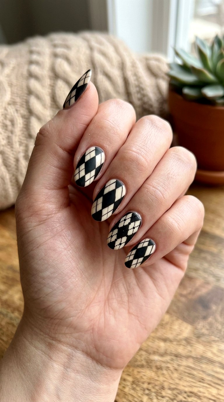 Black and Cream Argyle Nails - 24 winter sweater nails nail art design ideas