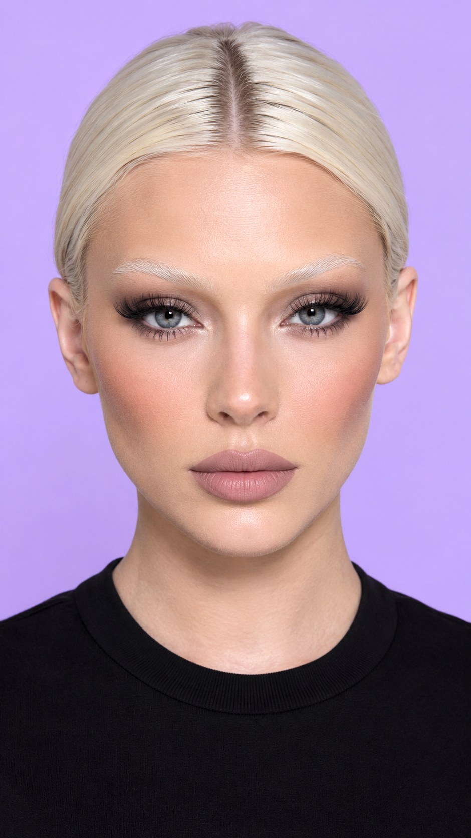 Bleached Brow Effect and Dark Lashes - 21 eyebrow and eyelash makeup ideas