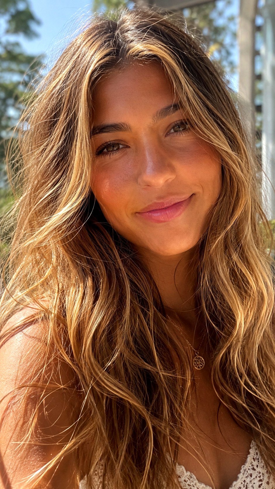 Golden Bronze Beach Waves - 23 wavy hair highlights ideas