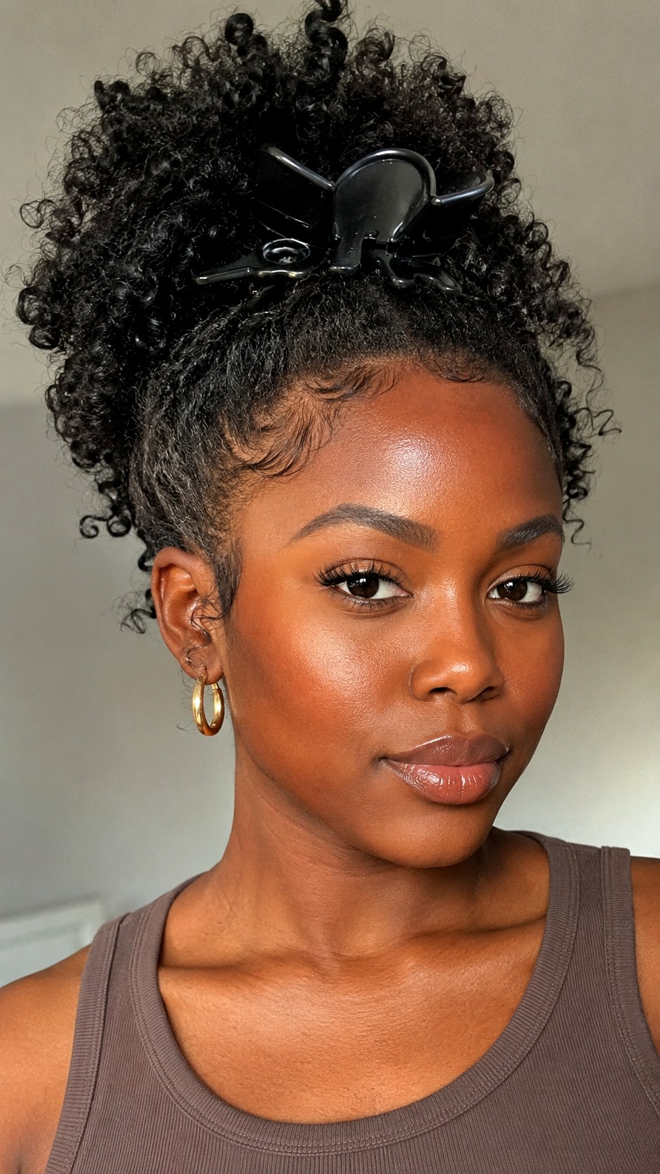 High Spiky Claw Clip Pineapple - 21 spiky claw hairstyle ideas