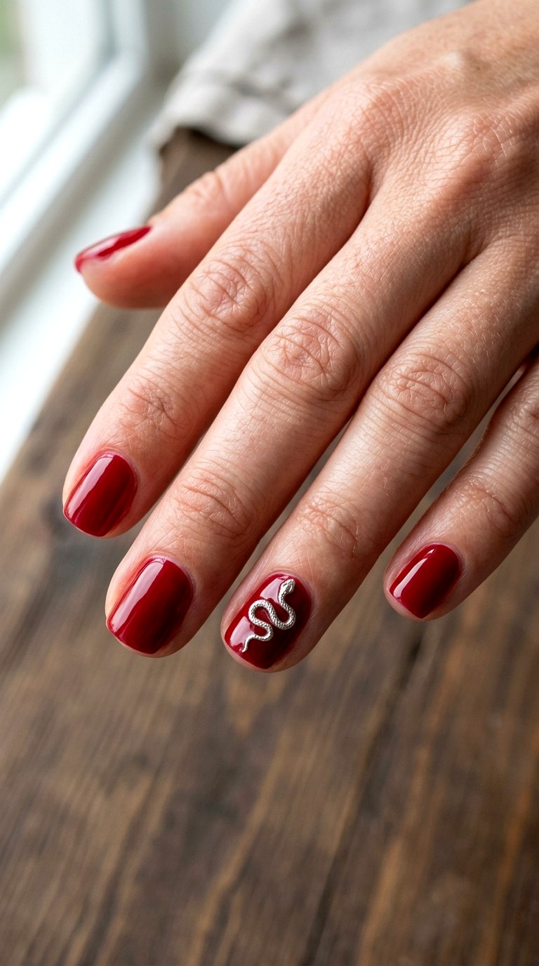 Poison Apple Short Nails - 25 short halloween nail ideas