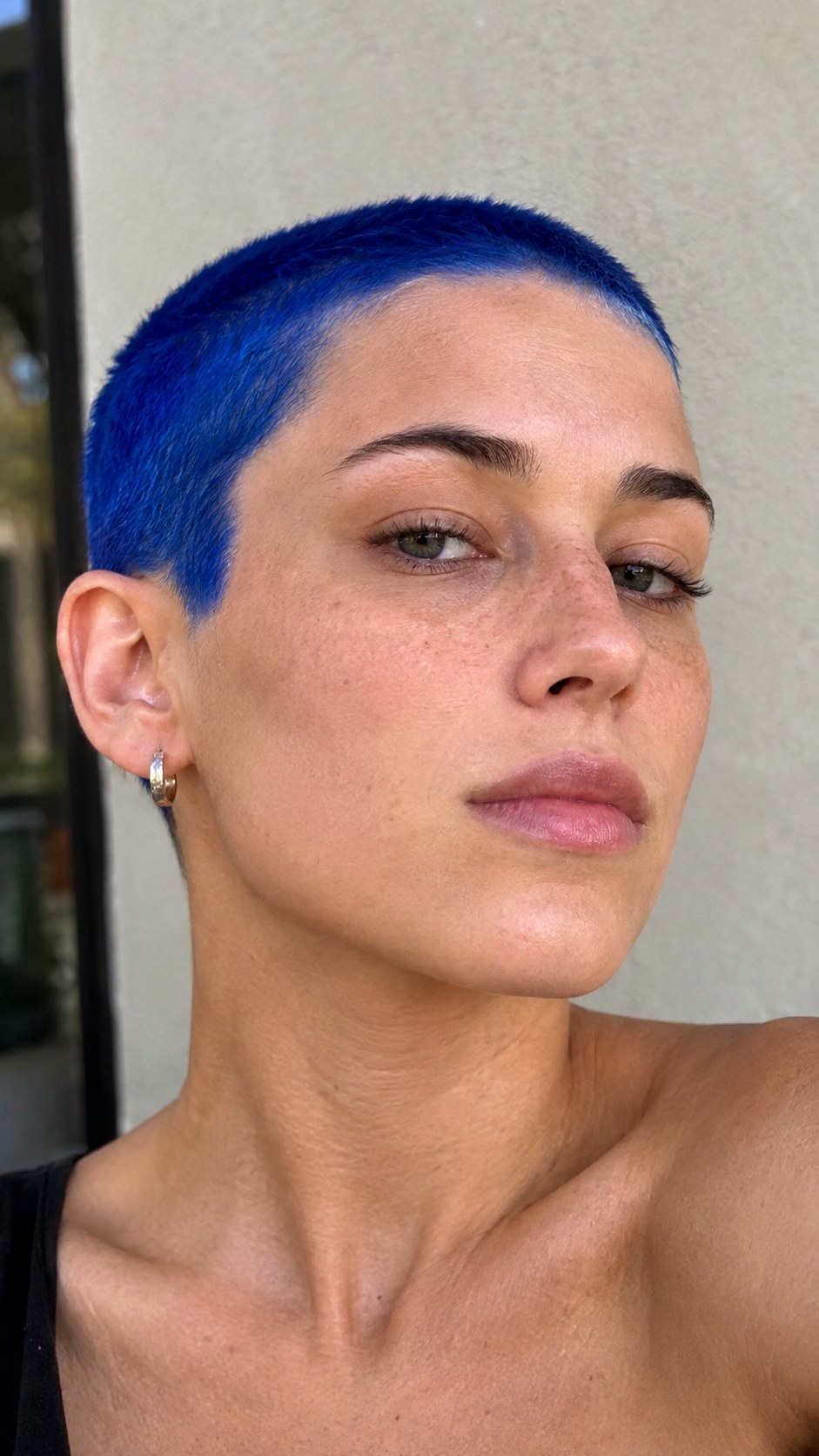 Sapphire Blue Buzz Cut - 22 vivid hair color ideas